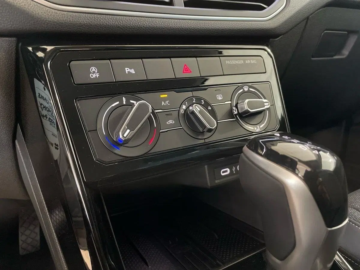 Volkswagen T-Cross nuova a Pistoia (15)
