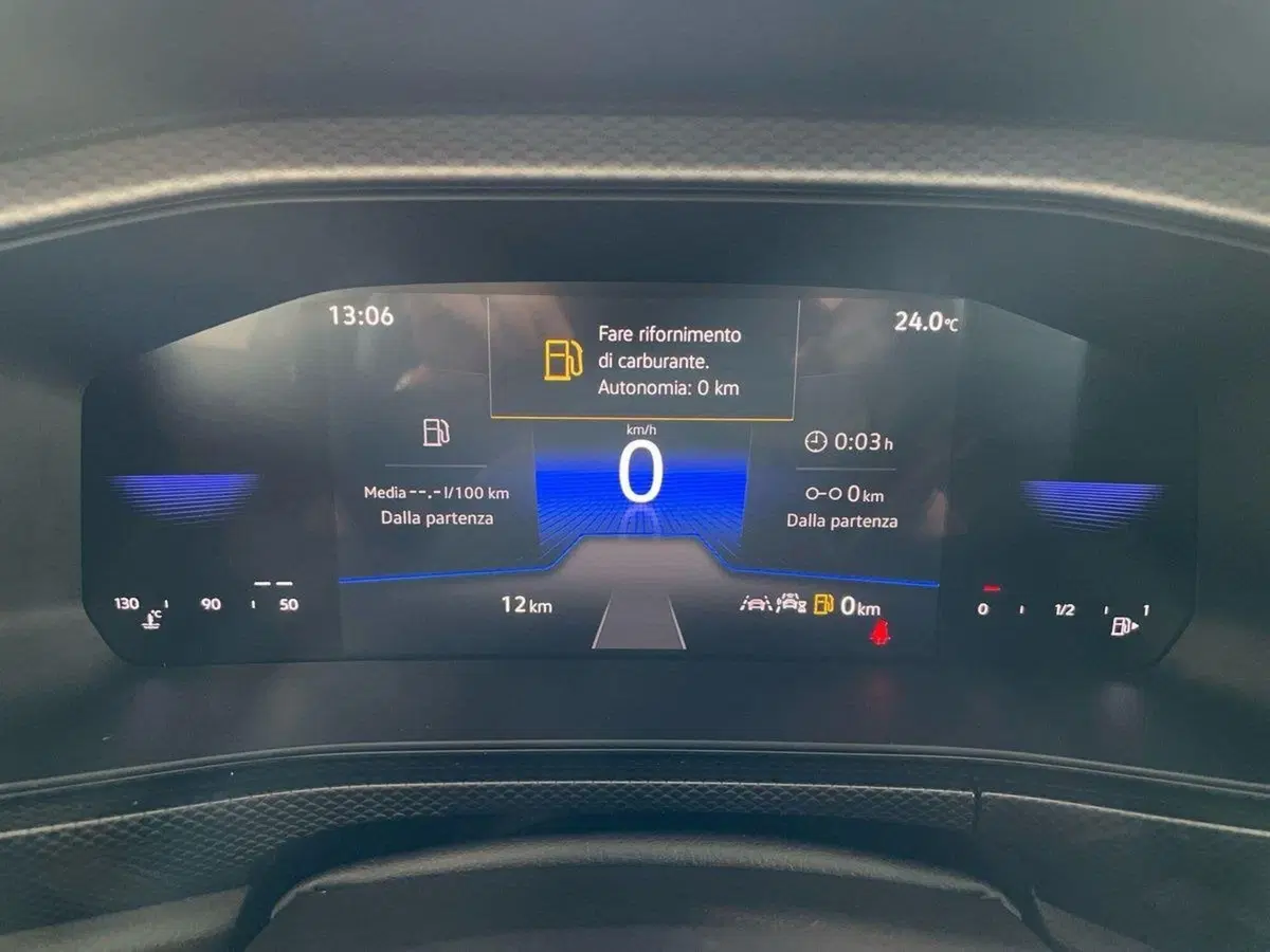 Volkswagen T-Cross nuova a Pistoia (13)