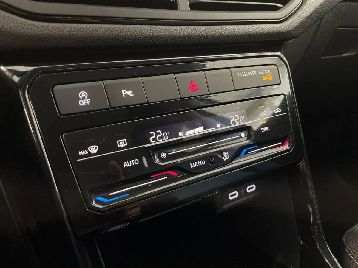 Volkswagen T-Cross nuova a Pistoia (15)
