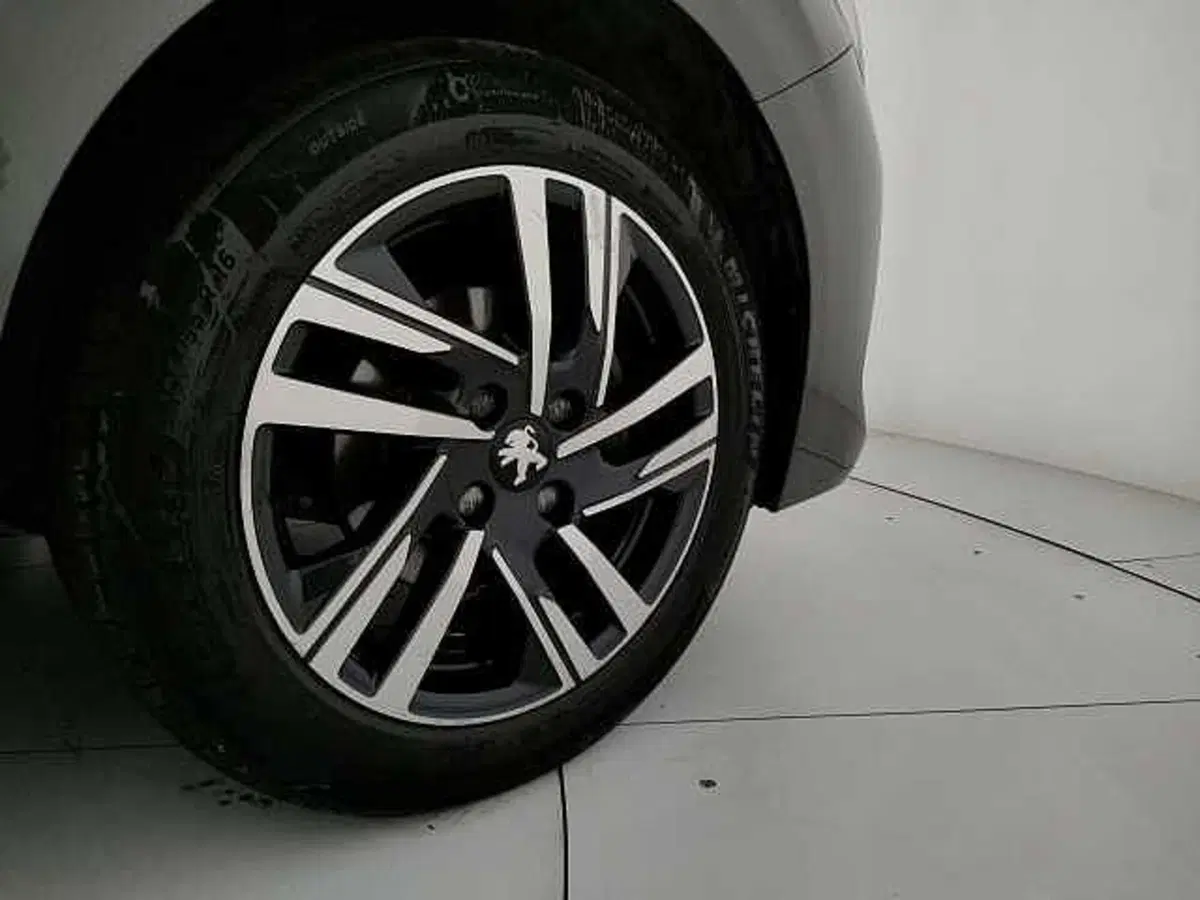 Peugeot 208 usata a Caserta (15)