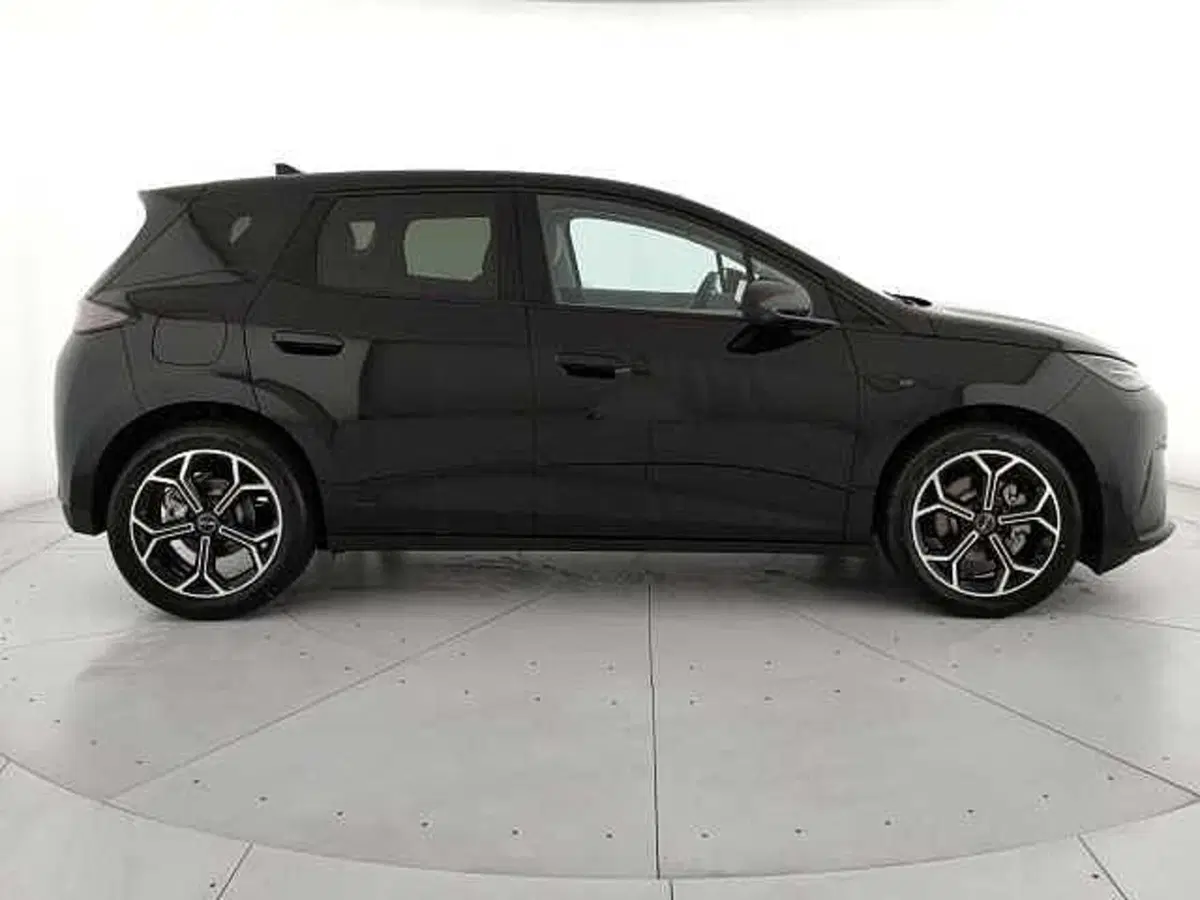 Byd Dolphin G DM-i nuova a Caserta (4)