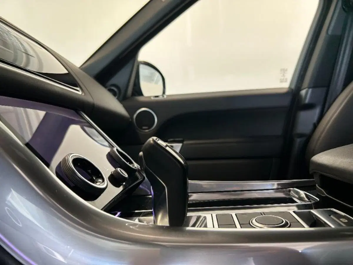 Land Rover Range Rover Sport usata a Venezia (16)