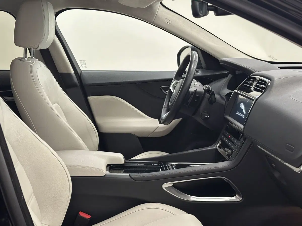 Jaguar F-Pace usata a Lodi (3)