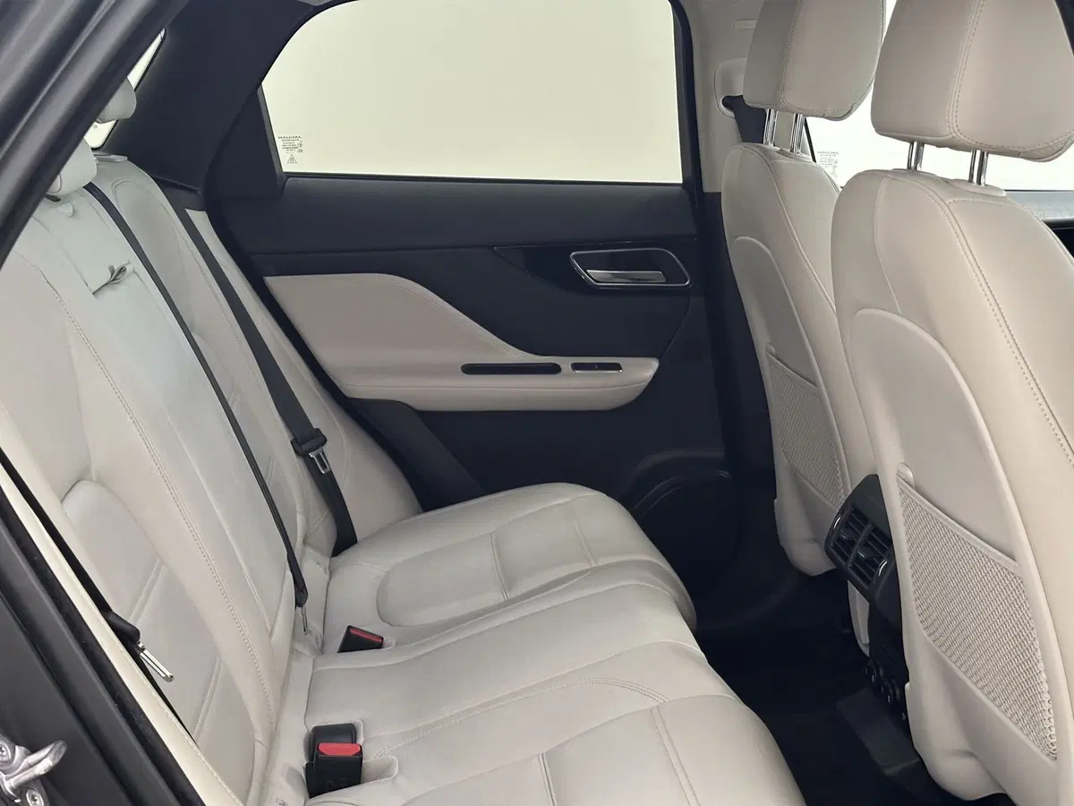 Jaguar F-Pace usata a Lodi (5)