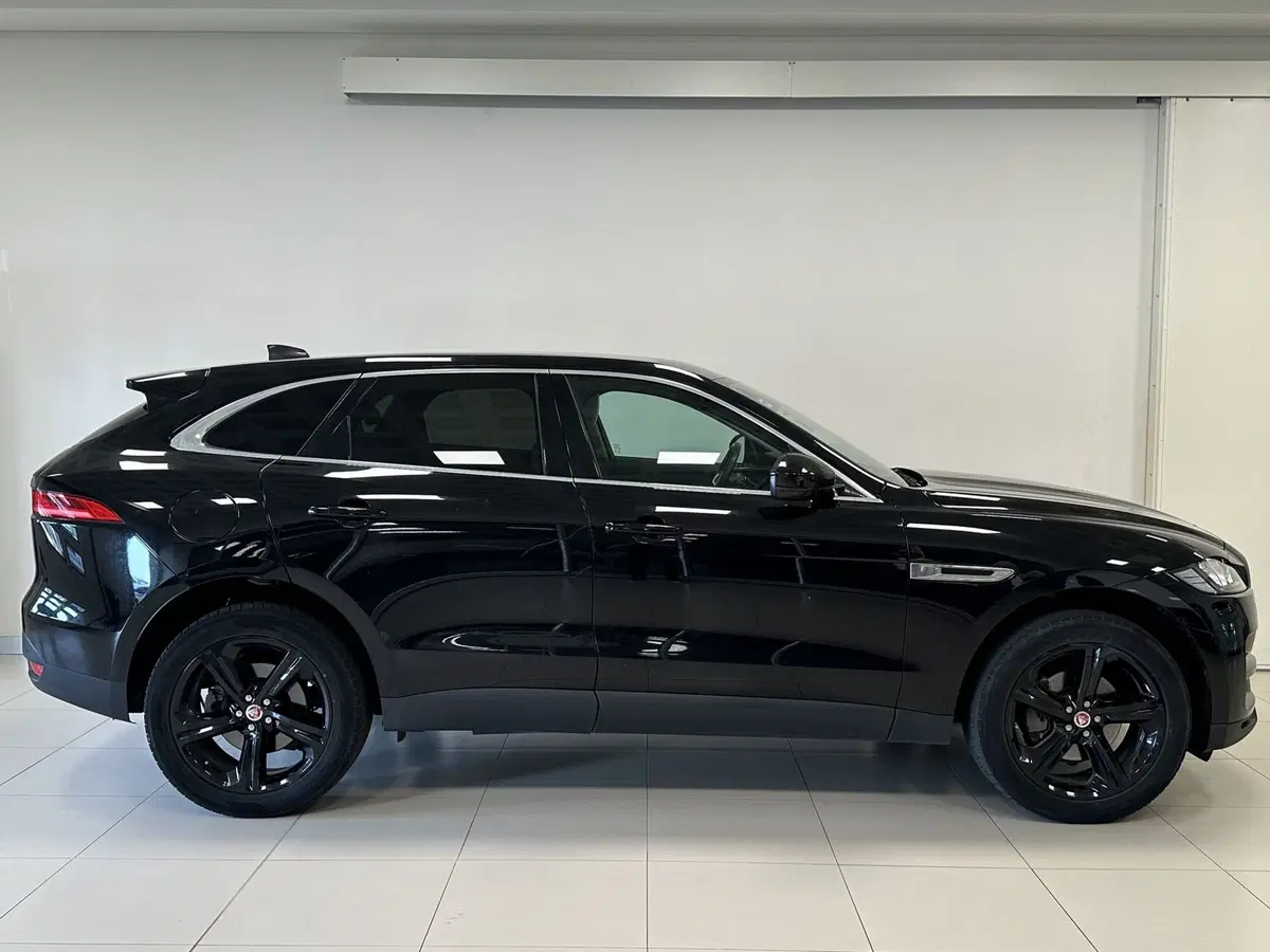 Jaguar F-Pace usata a Lodi (6)