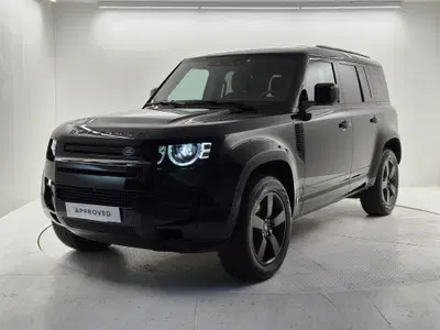 Land Rover Defender 110 3.0d i6 mhev X-Dynamic SE awd 200cv auto del 2024 usata a Bergamo