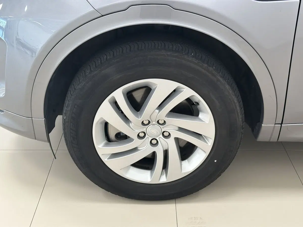 Land Rover Discovery Sport usata a Lodi (9)