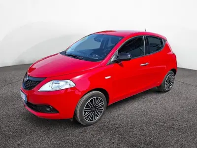 Lancia Ypsilon 1.0 FireFly 5 porte S&amp;S Hybrid Ecochic Silver del 2024 usata a Latina