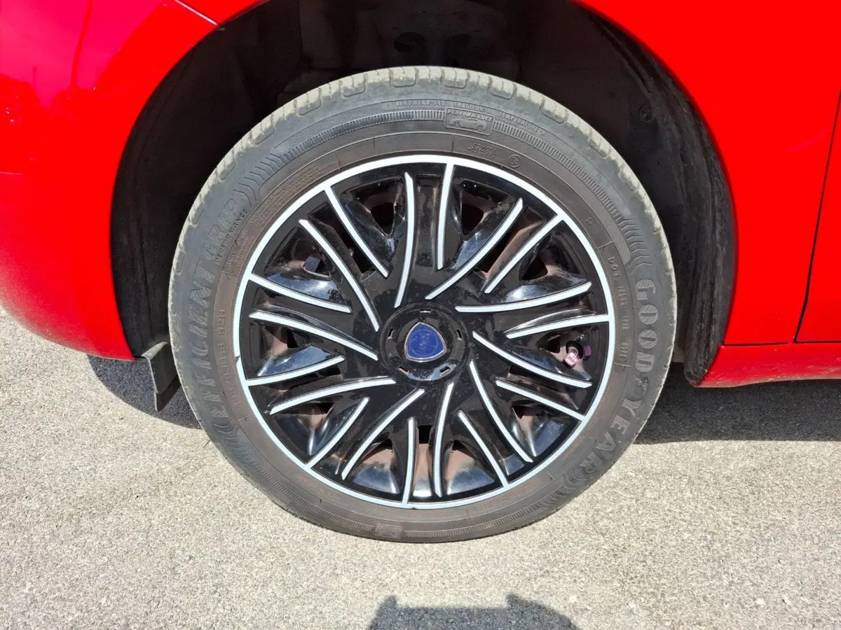 Lancia Ypsilon usata a Latina (11)