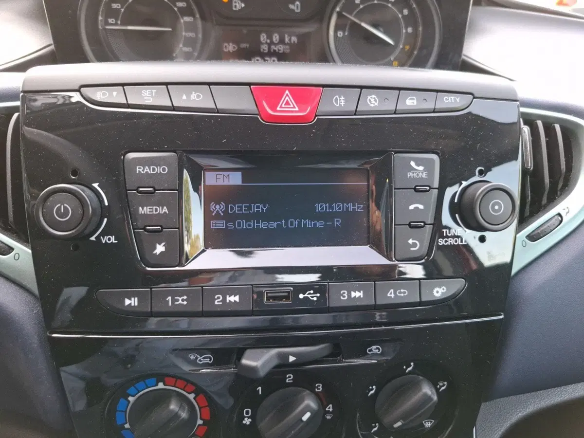 Lancia Ypsilon usata a Latina (15)