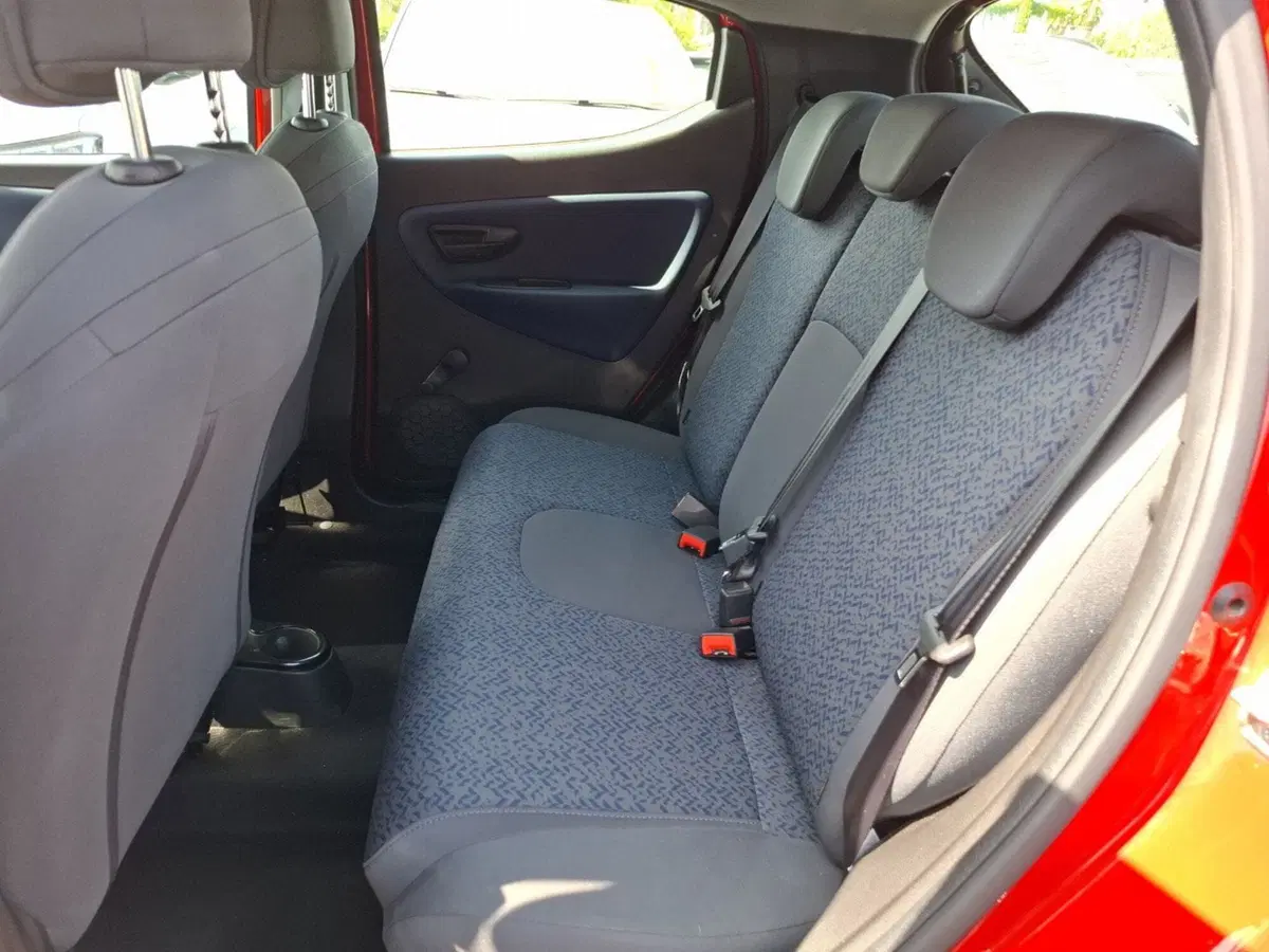 Lancia Ypsilon usata a Latina (17)