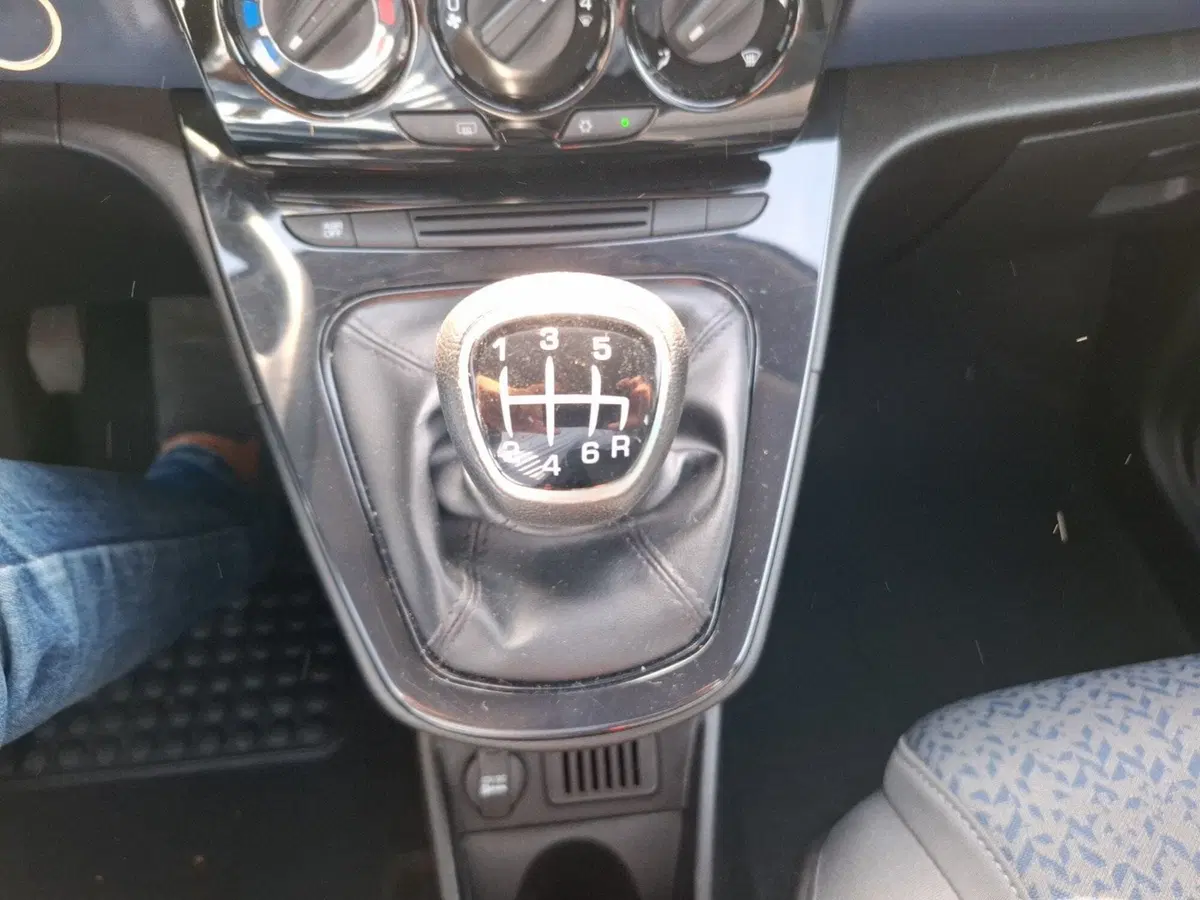 Lancia Ypsilon usata a Latina (19)