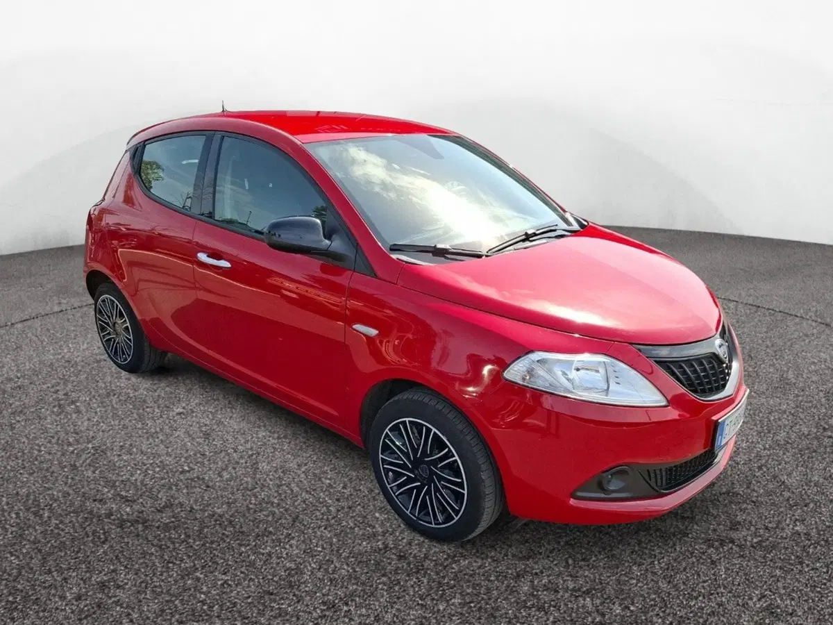 Lancia Ypsilon usata a Latina (2)