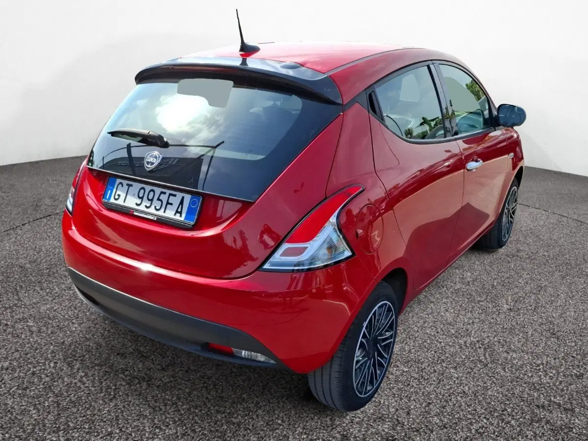 Lancia Ypsilon usata a Latina (3)
