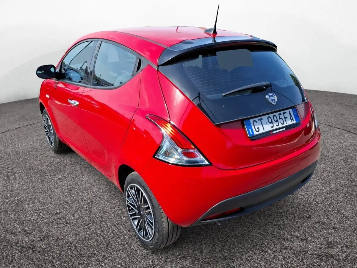 Lancia Ypsilon usata a Latina (4)
