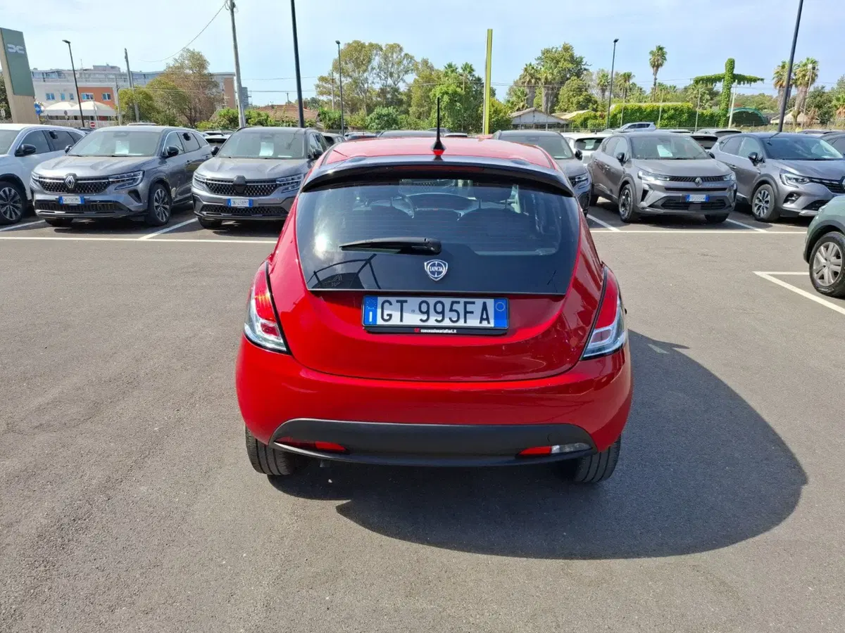 Lancia Ypsilon usata a Latina (5)