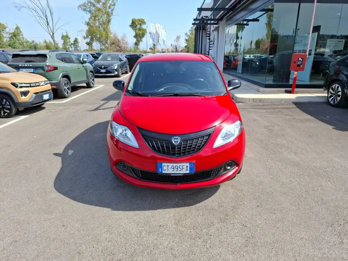 Lancia Ypsilon usata a Latina (6)