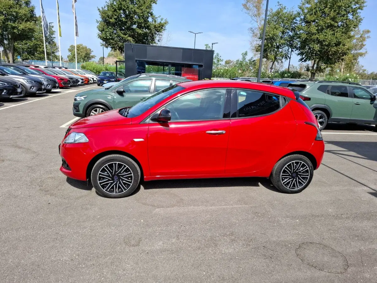 Lancia Ypsilon usata a Latina (7)