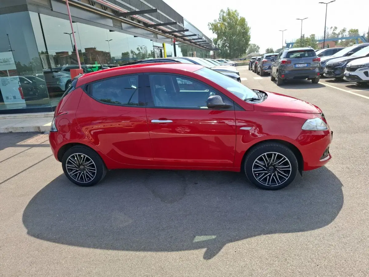 Lancia Ypsilon usata a Latina (8)