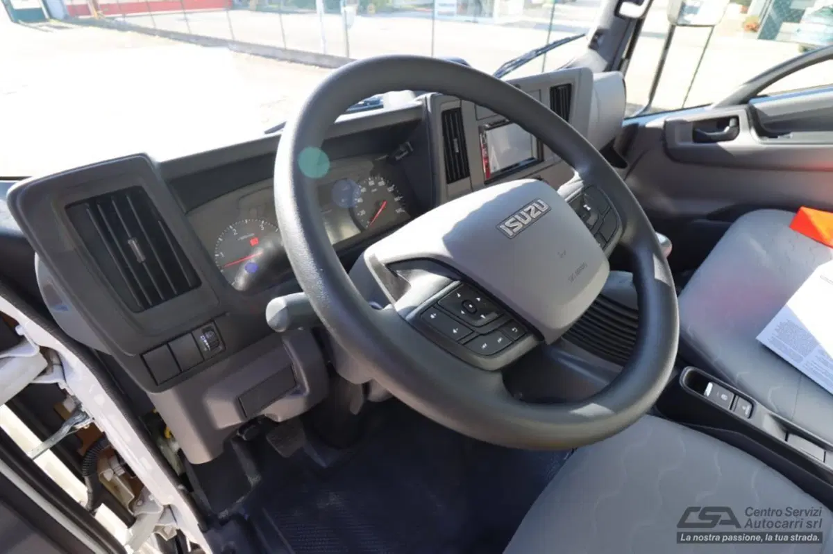 Isuzu M27 nuova a Bologna (10)