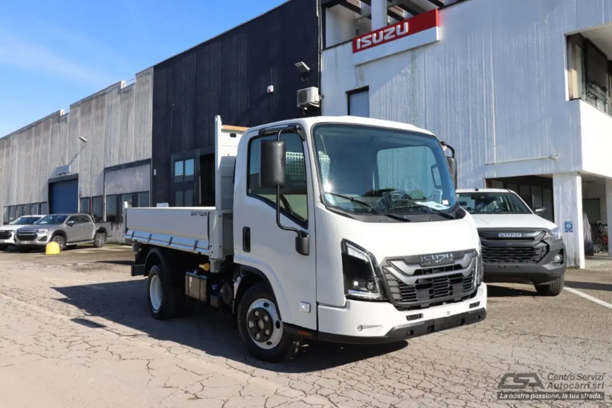 Isuzu M27 nuova a Bologna (3)