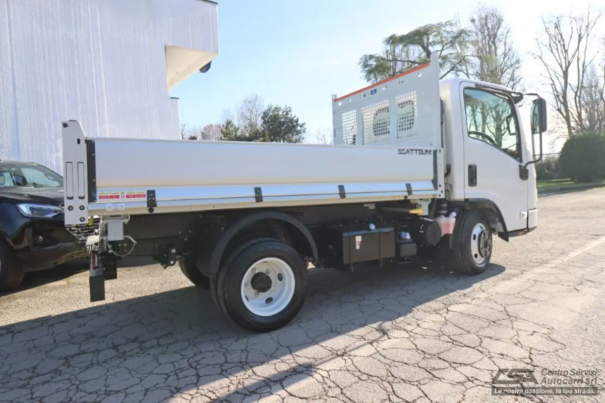 Isuzu M27 nuova a Bologna (7)