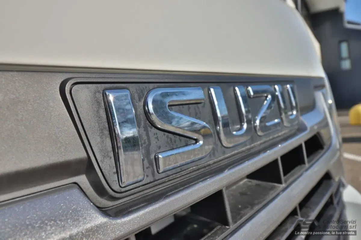 Isuzu M27 nuova a Bologna (9)