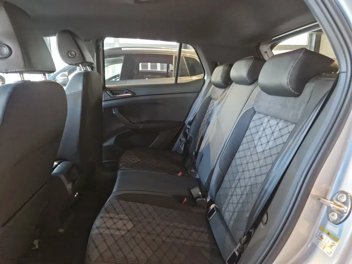 Volkswagen T-Cross nuova a Siena (12)