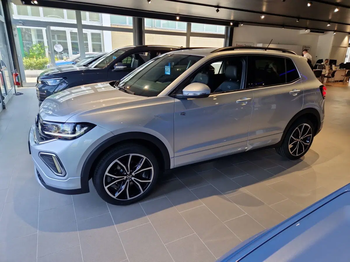 Volkswagen T-Cross nuova a Siena (2)