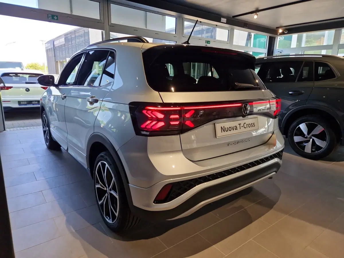 Volkswagen T-Cross nuova a Siena (3)