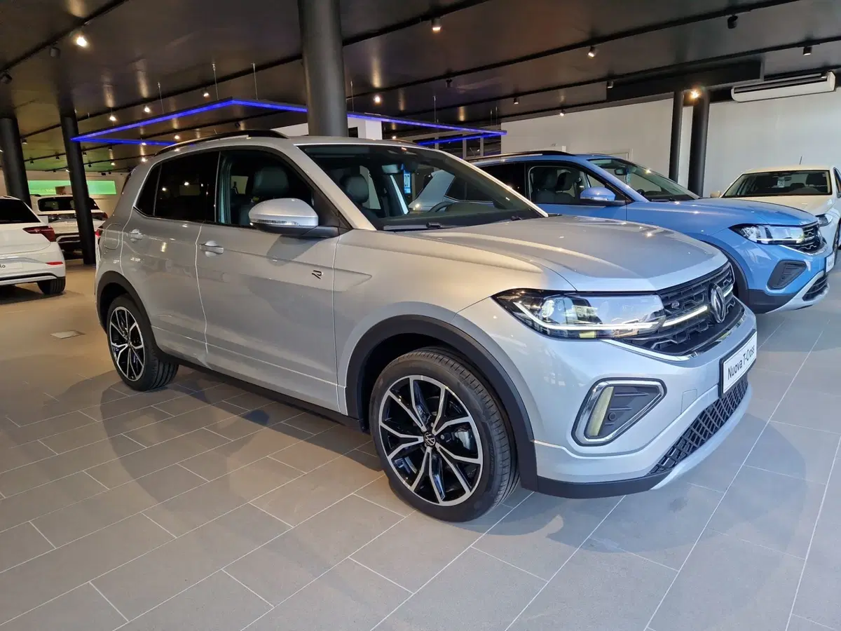Volkswagen T-Cross nuova a Siena (7)