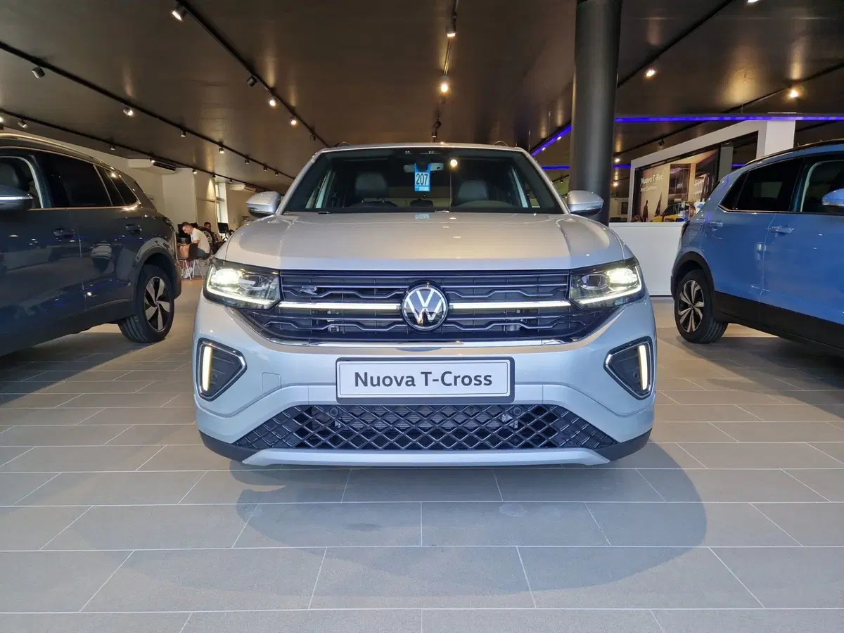 Volkswagen T-Cross nuova a Siena (8)