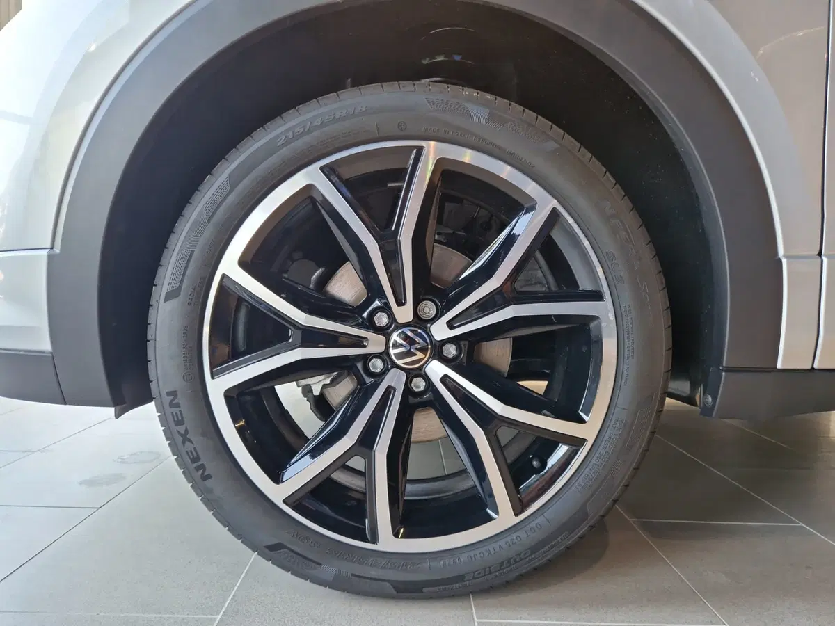 Volkswagen T-Cross nuova a Siena (9)