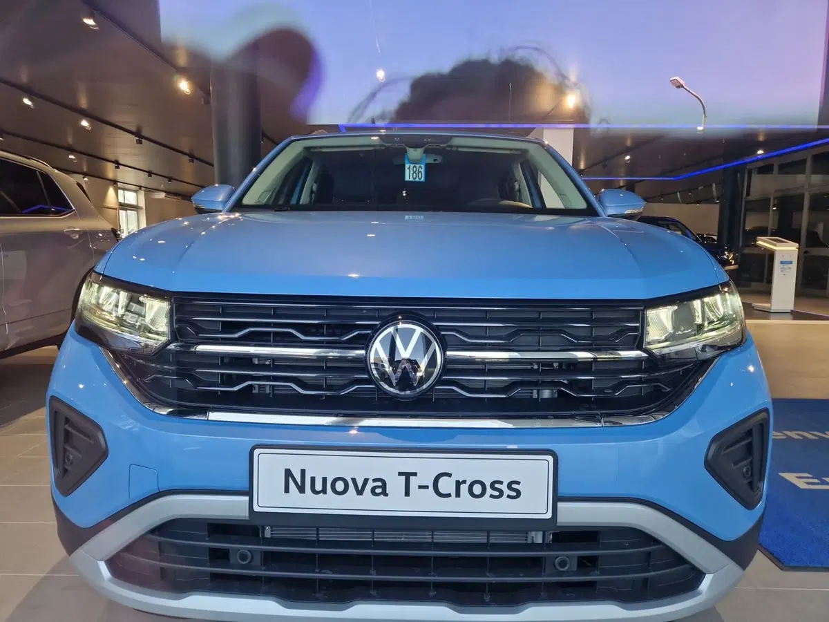 Volkswagen T-Cross nuova a Siena (8)