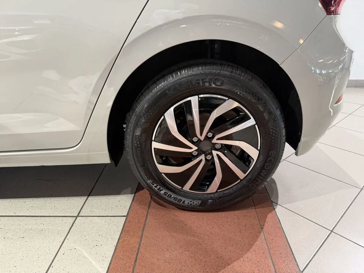 Volkswagen Polo nuova a Genova (12)