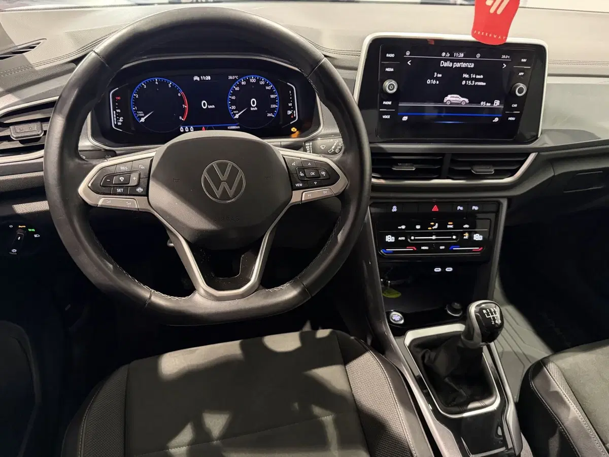 Volkswagen T-Roc usata a Genova (11)