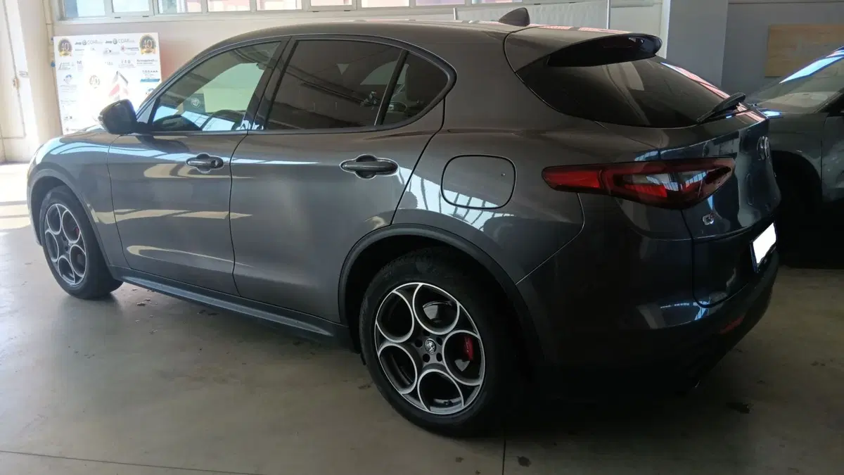 Alfa Romeo Stelvio usata a Terni (4)