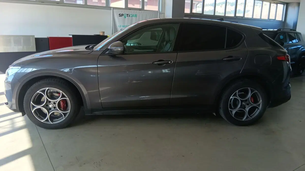 Alfa Romeo Stelvio usata a Terni (6)