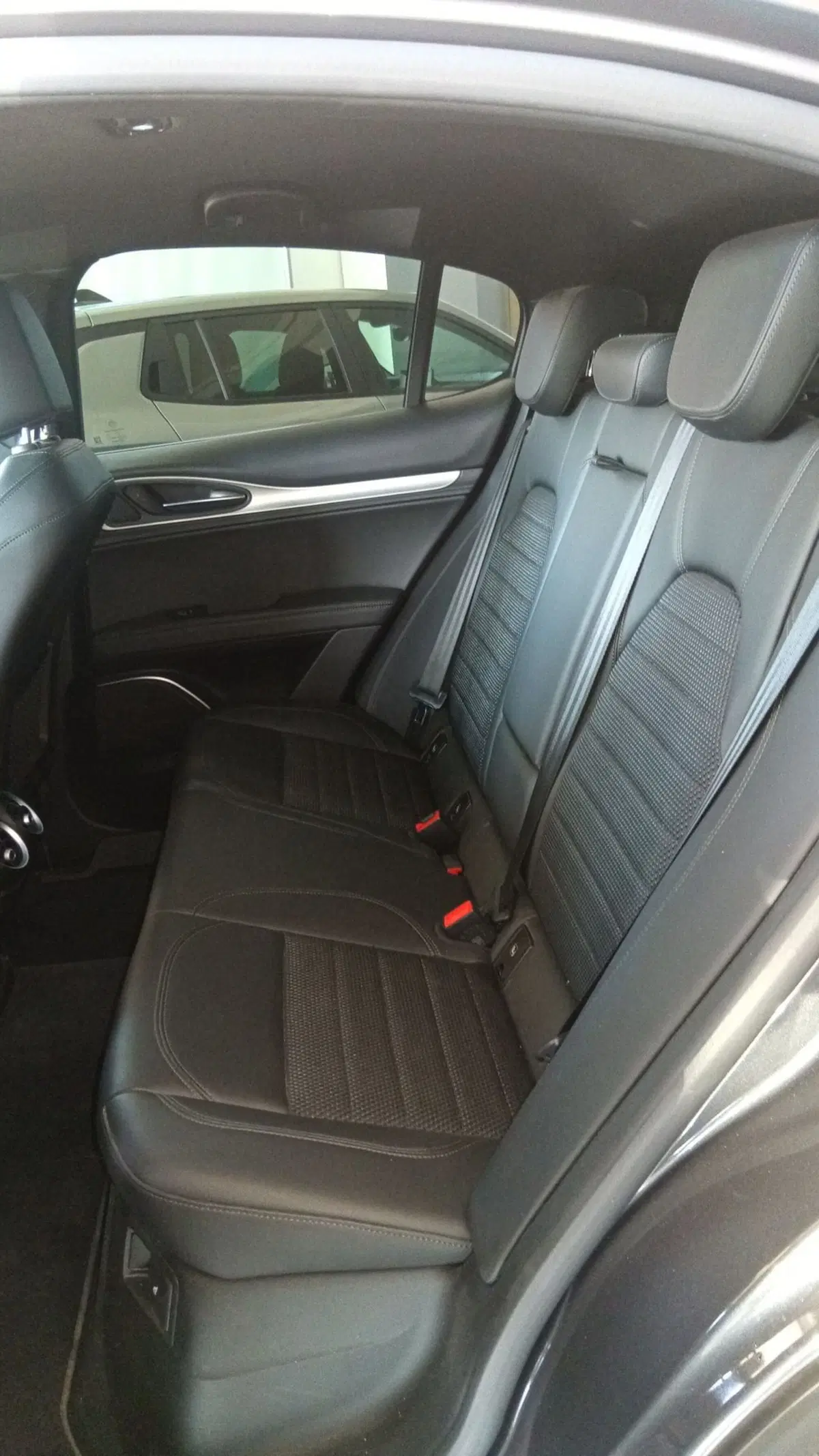 Alfa Romeo Stelvio usata a Terni (8)