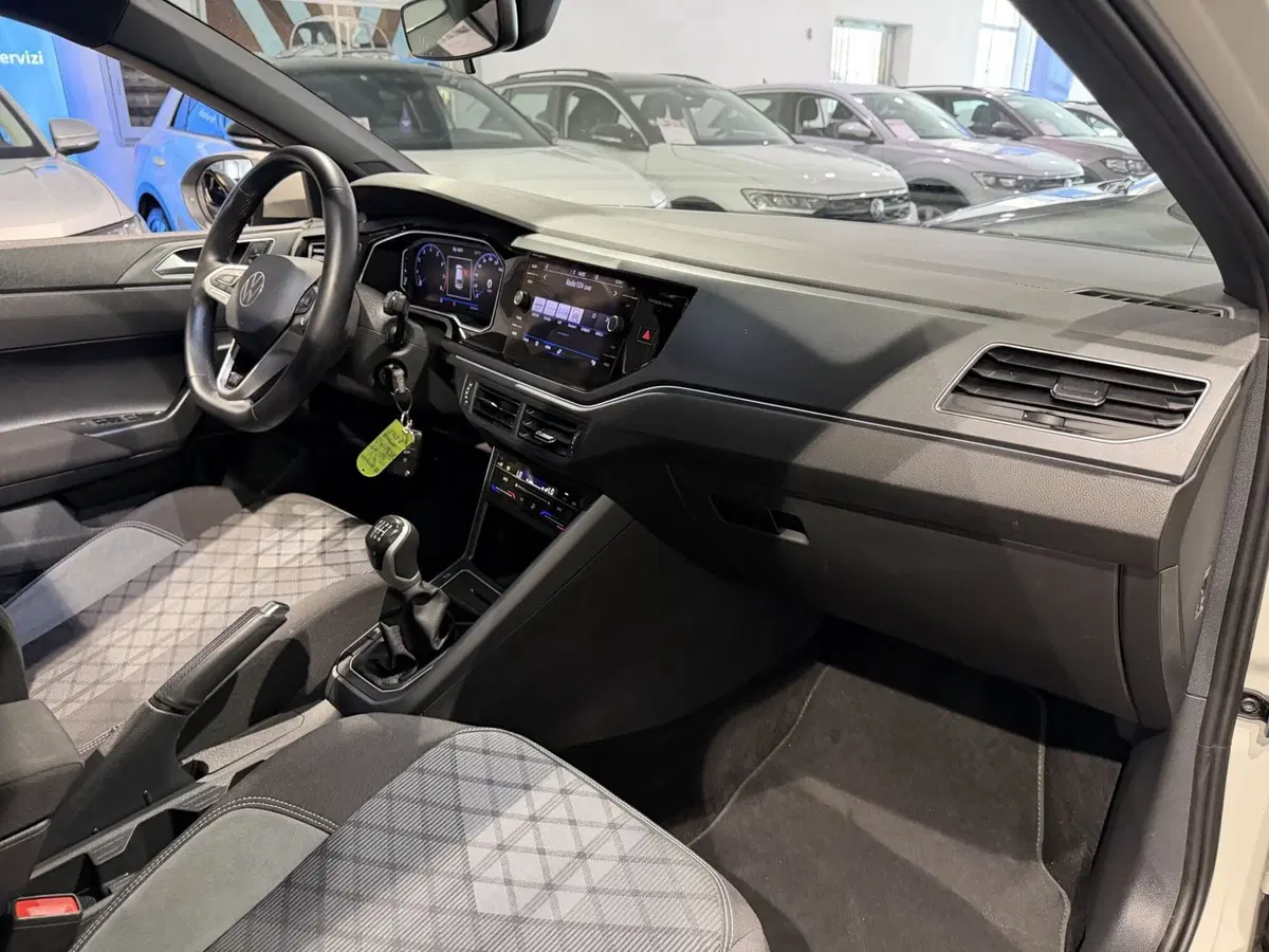 Volkswagen Taigo usata a Genova (12)