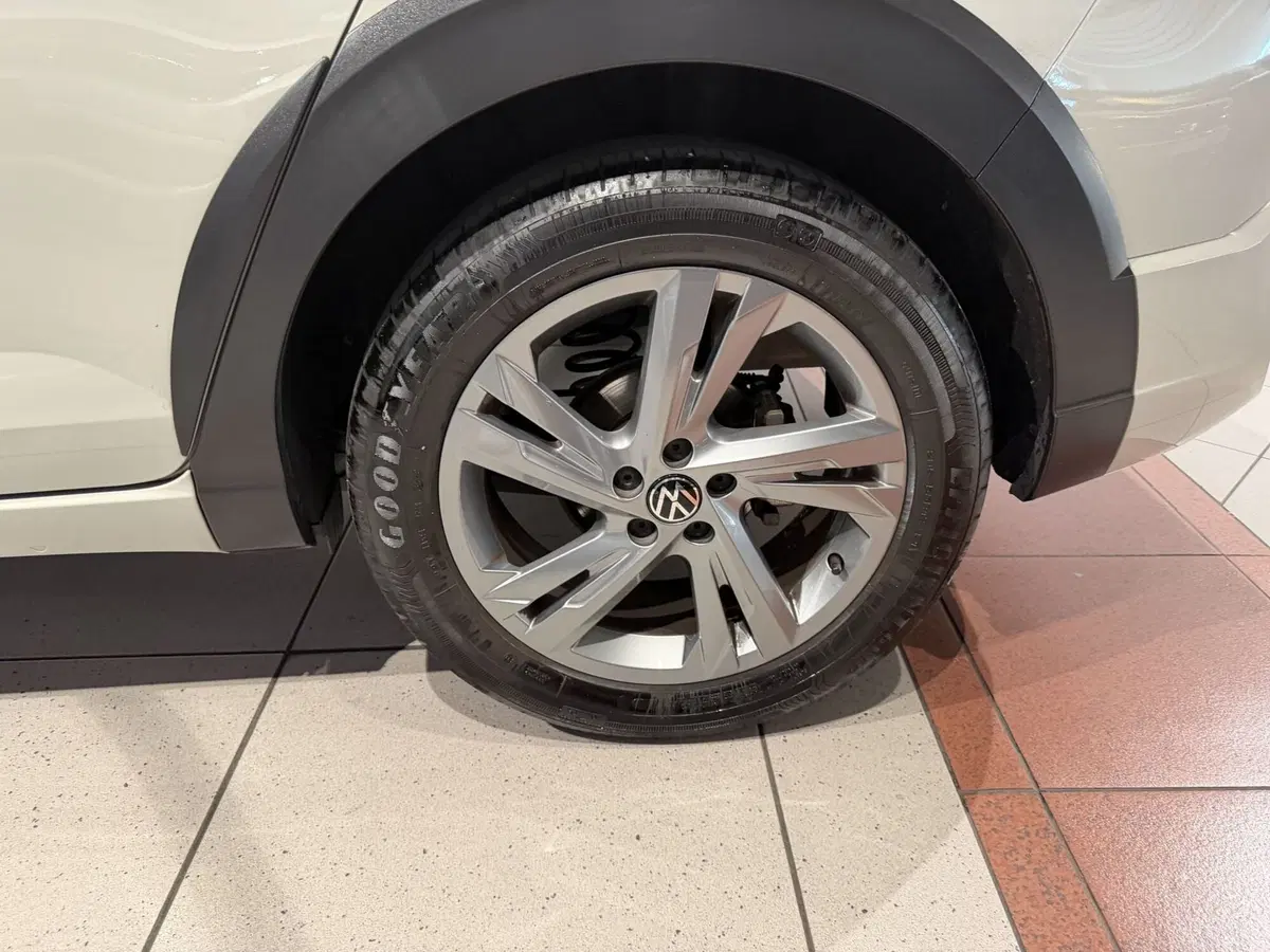 Volkswagen Taigo usata a Genova (16)
