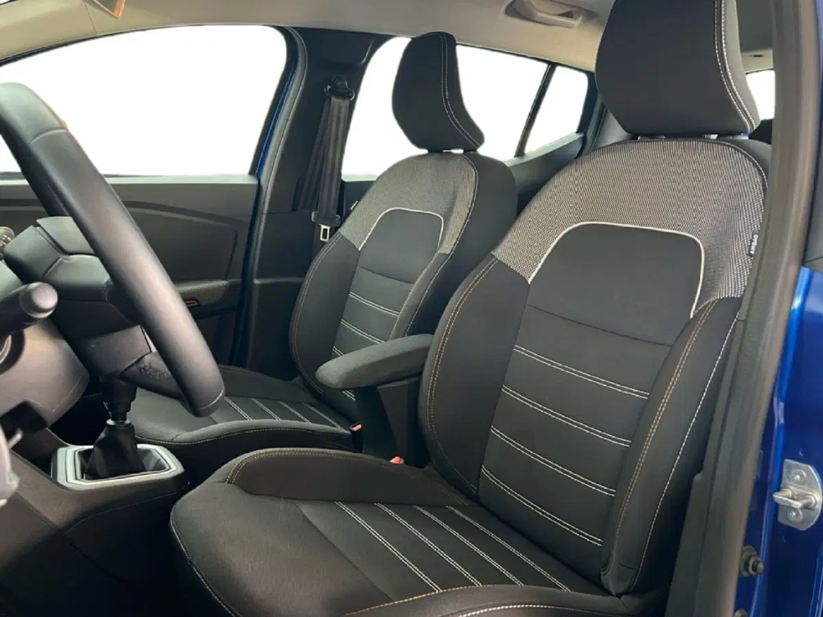 Dacia Sandero usata a Roma (12)