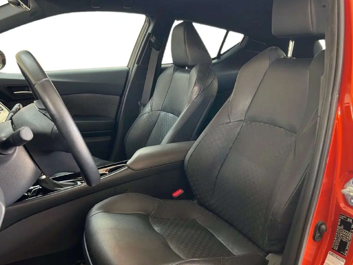 Toyota Toyota C-HR usata a Roma (12)