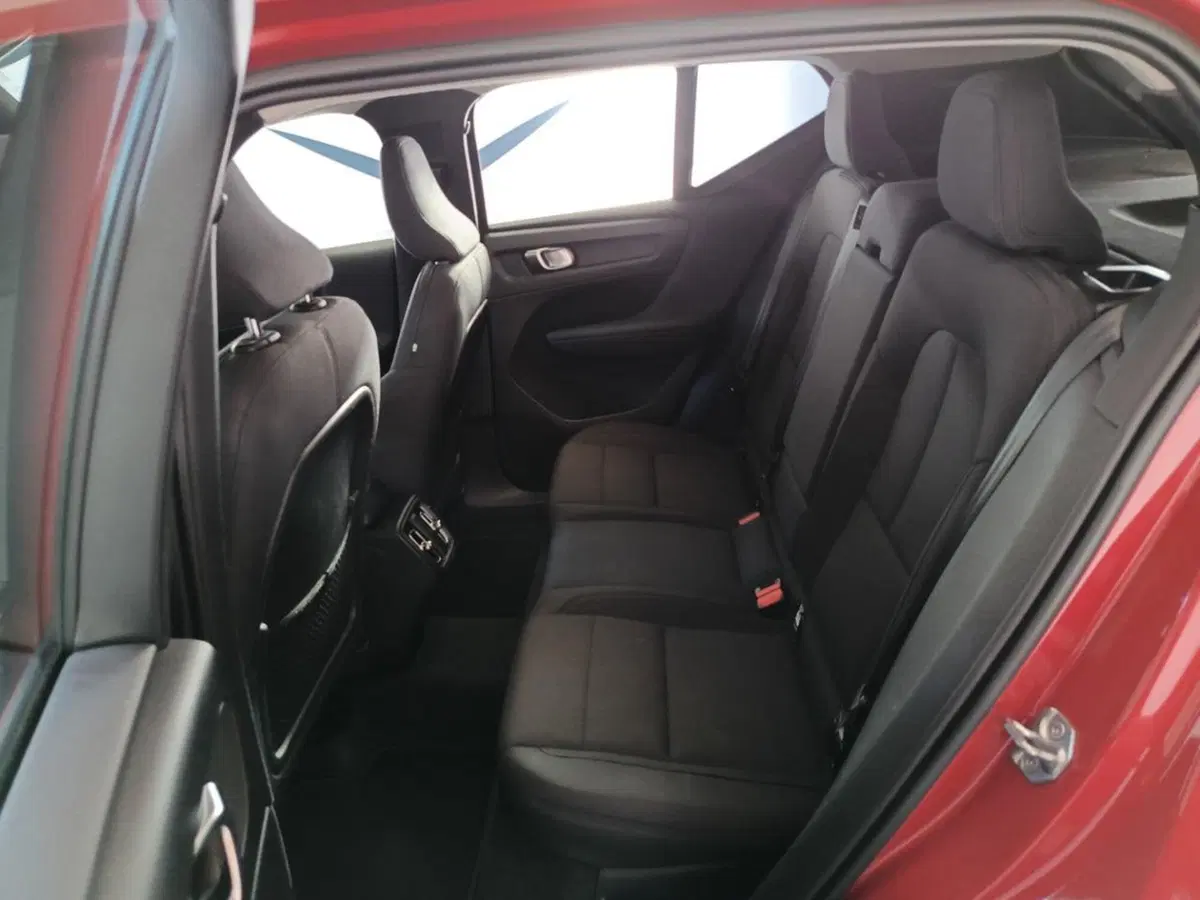 Volvo XC40 usata a Varese (9)