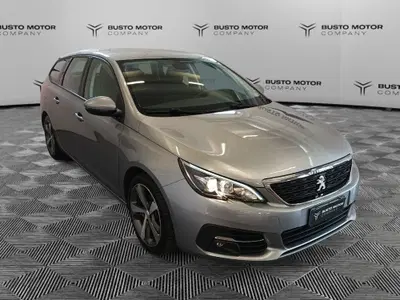 Peugeot 308 SW 1.2 puretech t Active Pack s&amp;s 130cv del 2019 usata a Varese