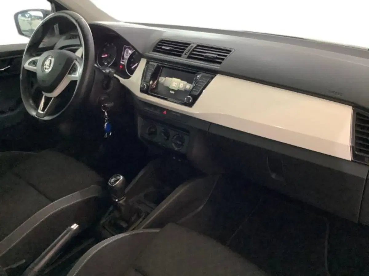 Skoda Fabia usata a Catania (9)