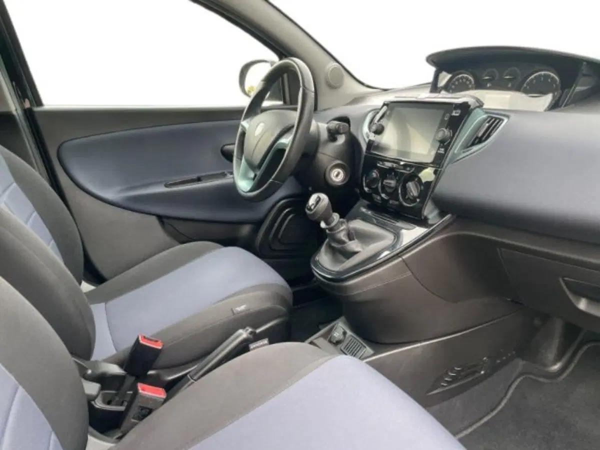 Lancia Ypsilon usata a Vercelli (14)