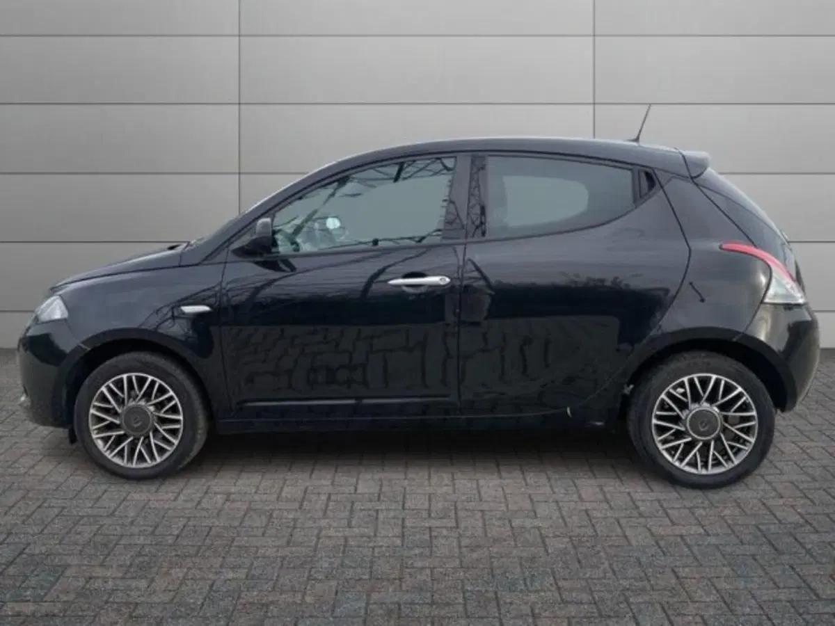 Lancia Ypsilon usata a Vercelli (2)