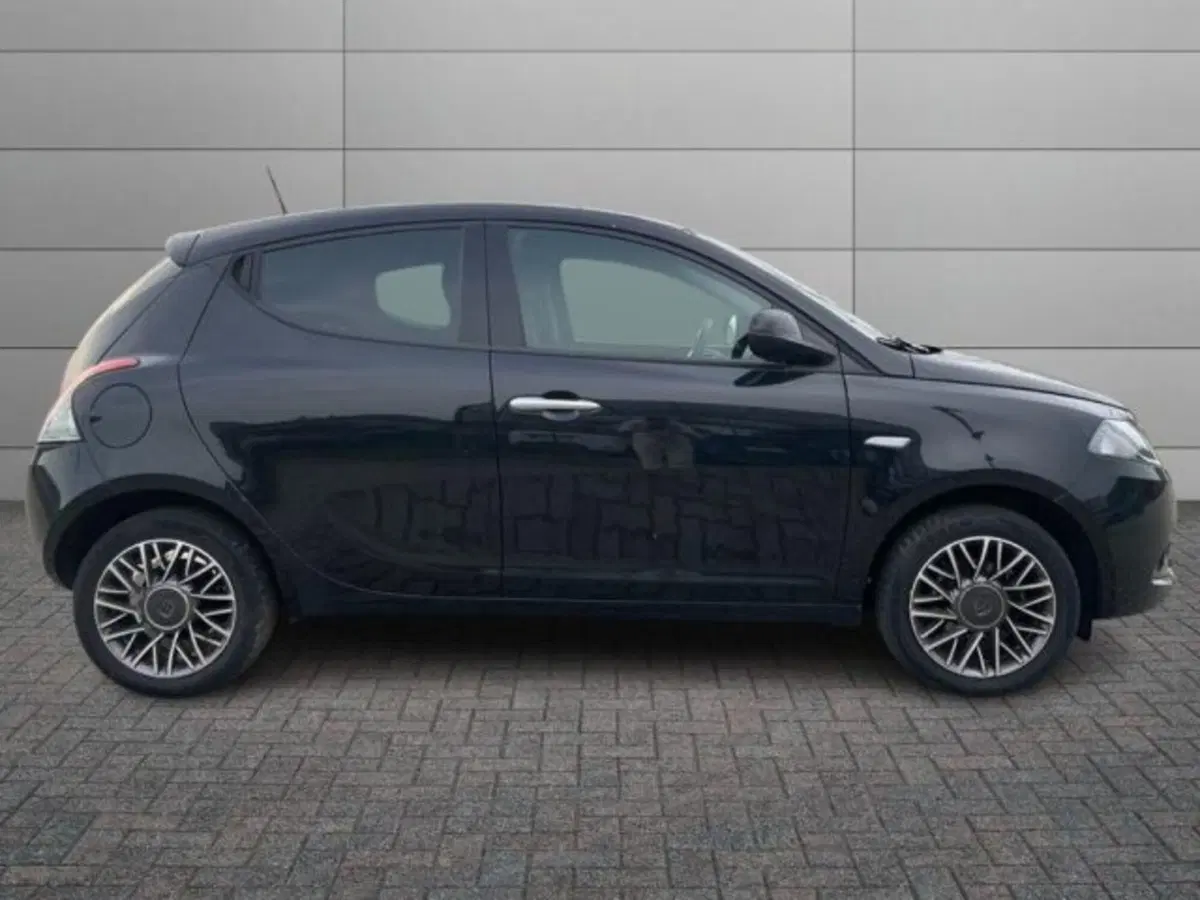 Lancia Ypsilon usata a Vercelli (3)