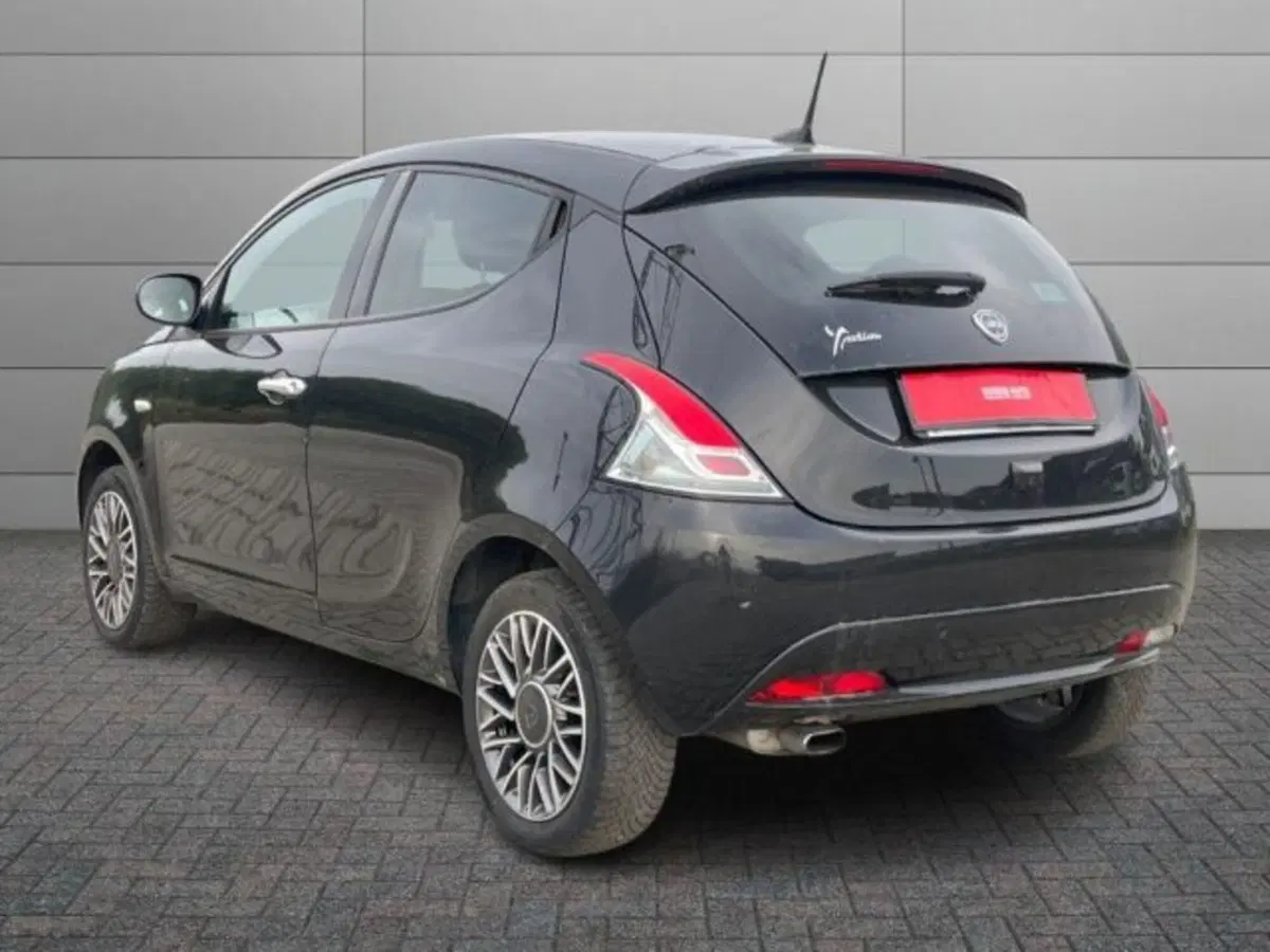 Lancia Ypsilon usata a Vercelli (4)